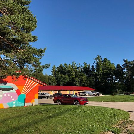 Top Notch Motel Уайъртън Екстериор снимка